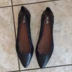 Amari scallop trim flats